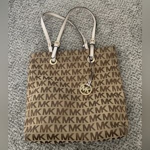 Micheal Kors Jet Set Tote